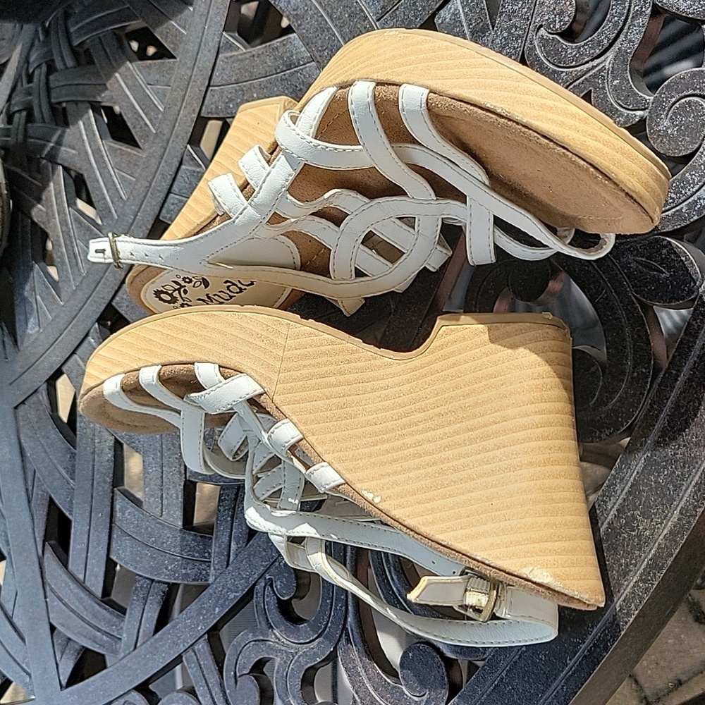 Mudd white leather like 3" high heel shoes size 6.5 with buckle Wrap - Picture 6 of 12